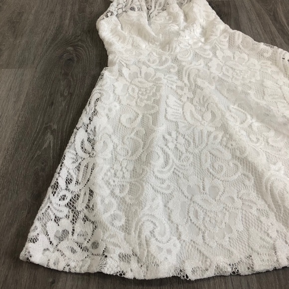 Short stretch lace dress - Picture 6 of 10